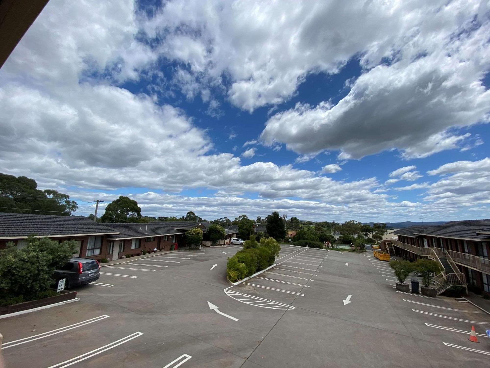 Econo Lodge Lilydale Bagian luar foto