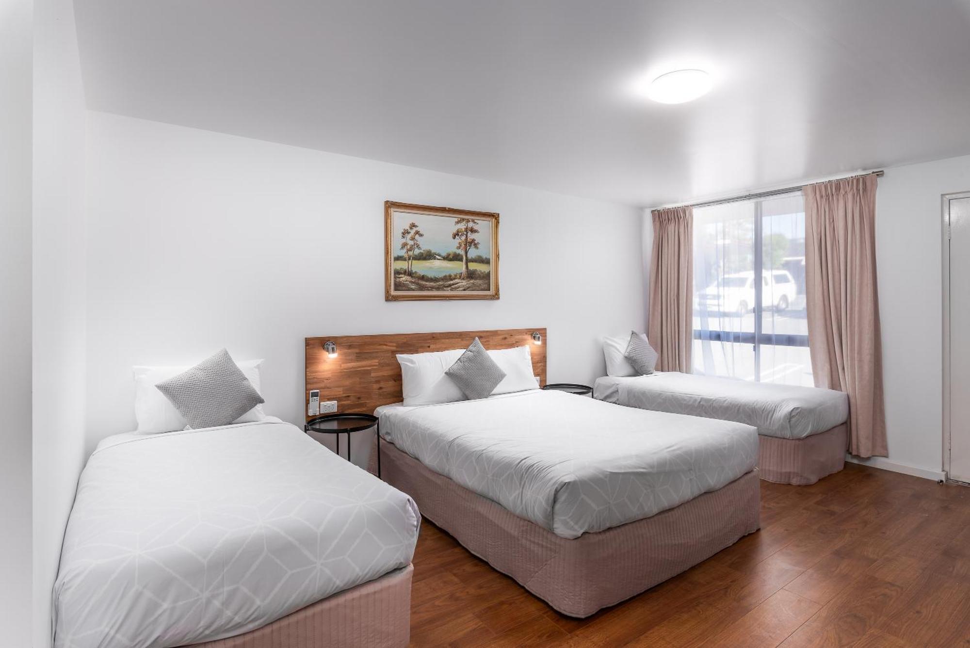 Econo Lodge Lilydale Bagian luar foto