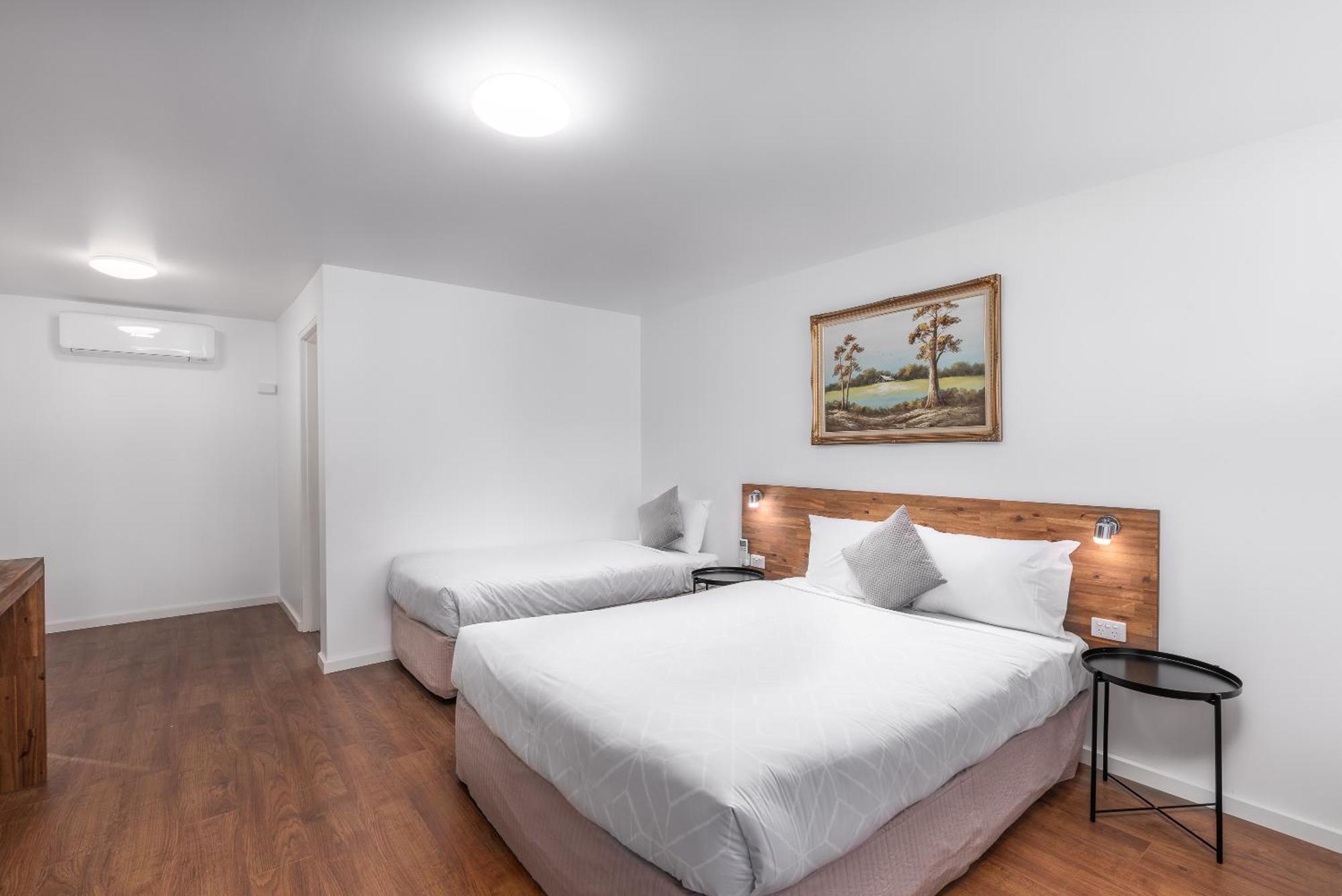 Econo Lodge Lilydale Bagian luar foto