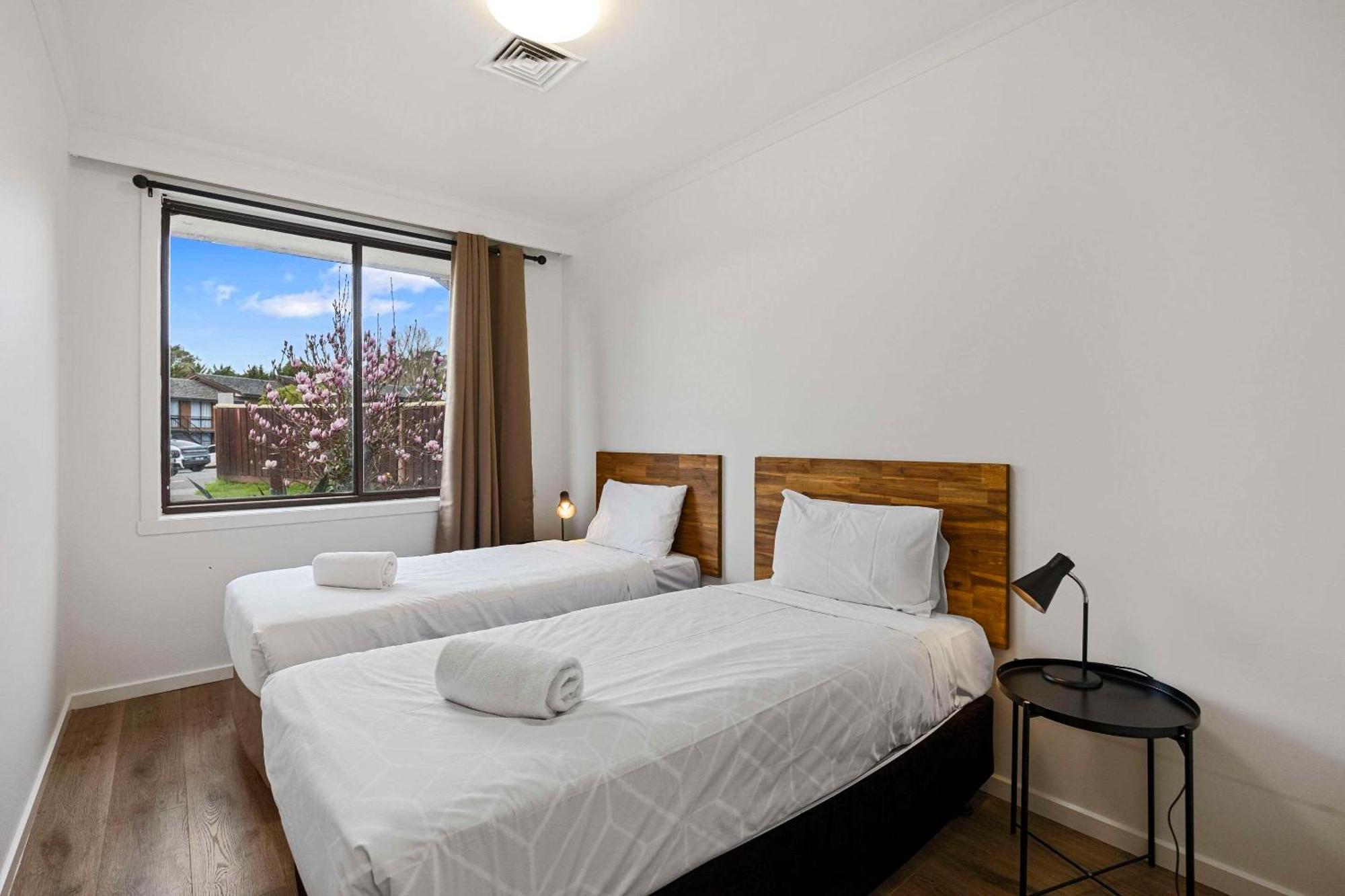 Econo Lodge Lilydale Bagian luar foto